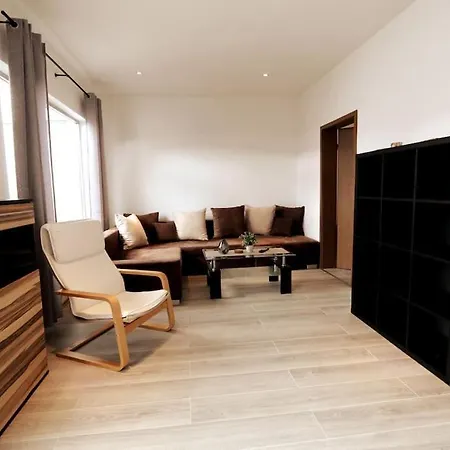 Mit Kueche Und Guter Anbindung! Διαμέρισμα Strassenhaus