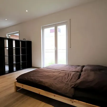 Mit Kueche Und Guter Anbindung! * Strassenhaus